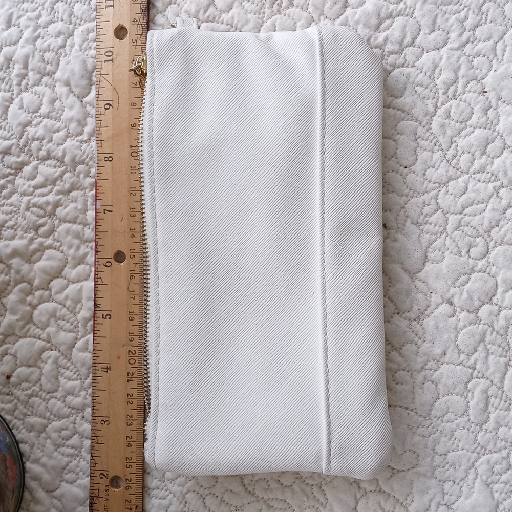 ADRIENNE VITTADINI WRISTLET/CLUTCH - Picture 3 of 7